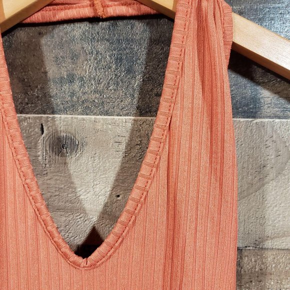 Nasty Gal ribbed halter v-neck bodysuit - Picture 3 of 8